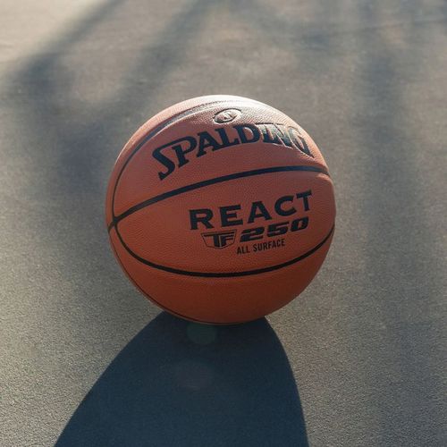 Piłka do koszykówki Spalding React TF-250 76802Z 6 na Arena.pl