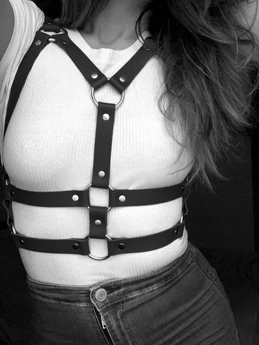 Czarna skórzana uprząż na ciało Karess Salma na Arena.pl