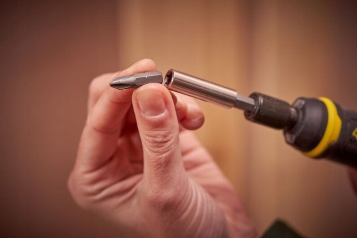 Wkrętak akumulatorowy STANLEY FATMAX 4V z ładowarką i bitami LED zdjęcie 2