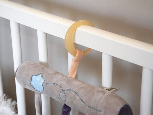 MIŚ GRYZAK Z GRZECHOTKĄ  ZAWIESZKA DO ŁÓŻECZKA DLA MALUSZKA na Arena.pl