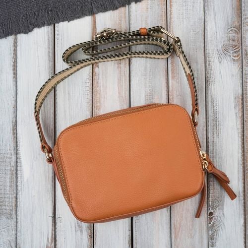 torebka damska skórzana listonoszka na ramię modna koniakowa na Arena.pl