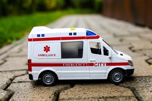 KARETKA AMBULANS SAMOCHÓD AUTO POGOTOWIE z Dźwiękiem I Światłem NA NAPĘD na Arena.pl