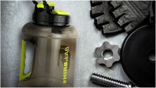 WATER JUG NA WODĘ BIDON BUTELKA Z MIARKĄ 1,89l WBUDOWANY POJEMNIK hiro na Arena.pl