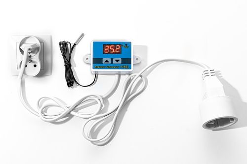 REGULATOR TEMPERATURY TERMOSTAT ELEKTRONICZNY Z GNIAZDKIEM i WTYCZKĄ 230V na Arena.pl