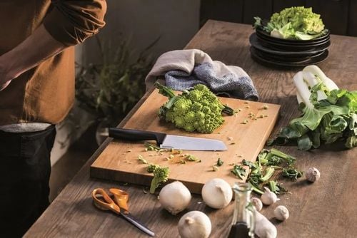 FISKARS NÓŻ SANTOKU HARD EDGE DO SIEKANIA 1051761 na Arena.pl