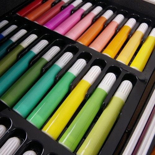 Duży Zestaw Artystyczny w Walizce 145 Elementów Kredki Farby na Arena.pl