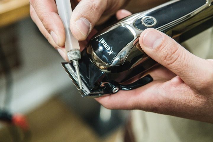 BEZPRZEWODOWA MASZYNKA DO STRZYŻENIA WŁOSÓW KEMEI KM-1990 BARBER USB LCD zdjęcie 3