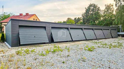 Rząd garaży 24x5,5m - 7x brama uchylna - antyracyt - dach spad w tył ID785 na Arena.pl