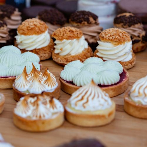 Tacka na ciasto pączki 40x30x8 cm biała MOCNA TEKTURA karton 400 g/m2 na Arena.pl