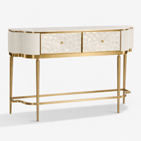 Kremowa konsola glamour z naturalną muszlami i marmurem Champion 140x35x86