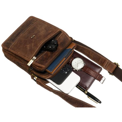 skórzana listonoszka męska w brązowym kolorze zawieszona na regulowanym na Arena.pl