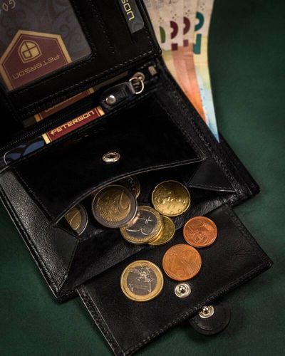 PETERSON portfel męski skórzany elegancki pionowy z zapinką M095 czarny na Arena.pl