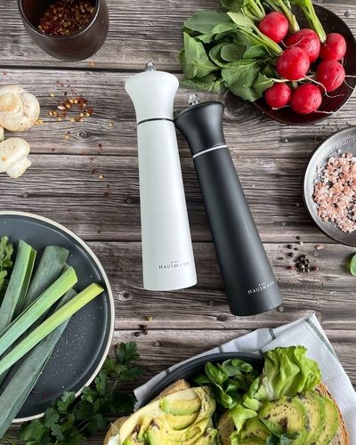 ZESTAW RĘCZNYCH MŁYNKÓW DO MIELENIA SOLI PIEPRZU PRZYPRAW BIAŁY I CZARNY na Arena.pl