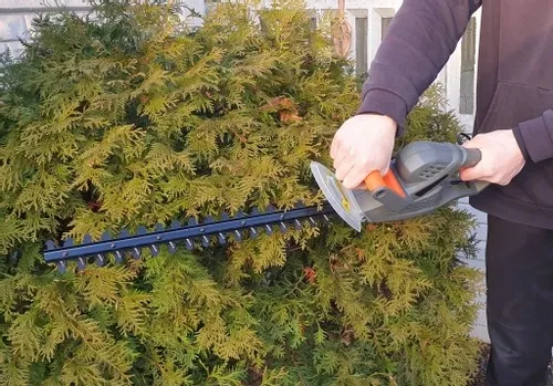 ELEKTRYCZNE NOŻYCE DO ŻYWOPŁOTU KRZEWÓW 45CM 1500W na Arena.pl