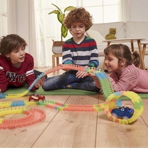 Tor Samochodowy Świecący 528el Magic Track 2 Autka na Arena.pl