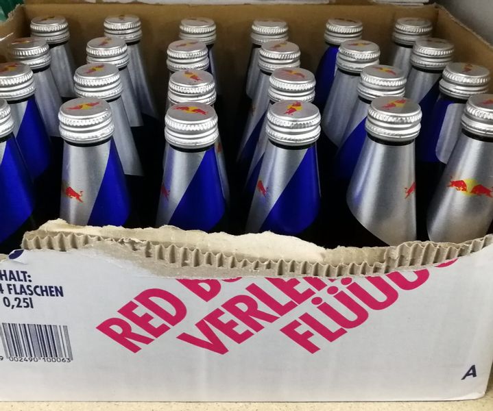 Red Bull 250ml Butelka - karton zdjęcie 1