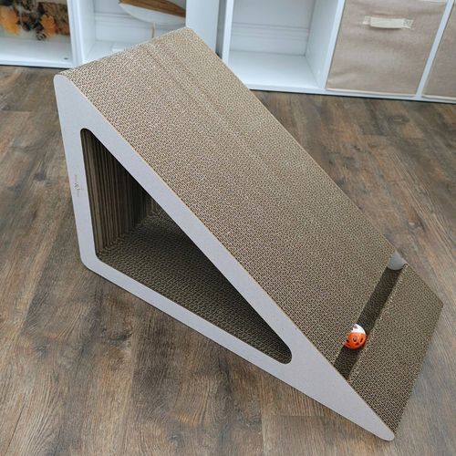 Drapa dla kota TRÓJKĄT XL piłka | biały | 69 x 60 x 38 x 30 cm | Mruu&Pruu na Arena.pl