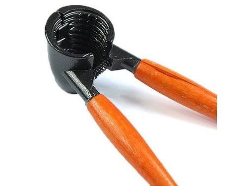 Dziadek do orzechów z otwieraczem do wina na Arena.pl