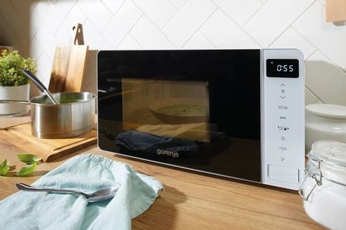 Kuchenka mikrofalowa Gorenje MO20A4W 800W 20L + Czajnik K17PLBW 2200W 1,7l na Arena.pl