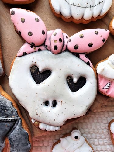 CIASTKO STRASZNA CZASZKA Z KOKARDĄ na Arena.pl