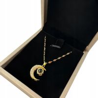 ZŁOTY NASZYJNIK ŁAŃCUSZEK KSIĘŻYC WYŚWIETLAJĄCY NAPIS DZIEŃ KOBIET PREZENT