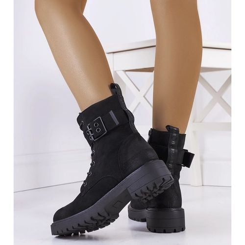 Czarne traperki r.38 na Arena.pl