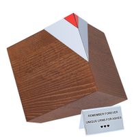 Drewniana urna kremacyjna na ludzkie prochy  / Plakietka