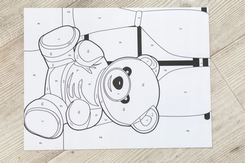 Kolorowanka obrazek rysowanie po numerach kredki na Arena.pl