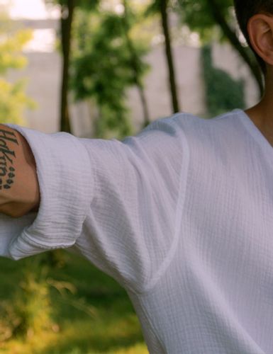 Biała koszula męska muślinowa ze sznurkiem na Arena.pl