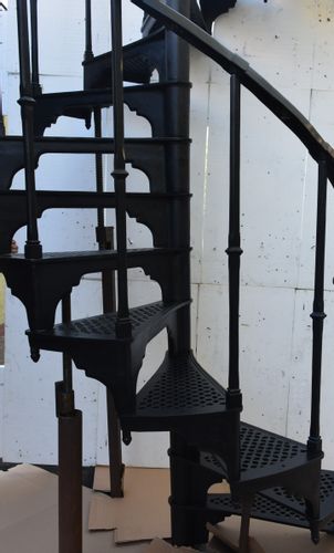 SCHODY KRĘCONE FI 1,36 M - WZÓR NR 3 - 1 TRALKA NA STOPNIU ŻELIWNE na Arena.pl