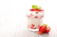 FOTOTAPETA kuchenna SHAKE Z TRUSKAWKAMI TRUSKAWKI