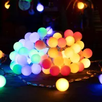 Zewnętrzne lampki choinkowe 100 LED mleczne kulki RGBY 10 m do świątecznego nastroju