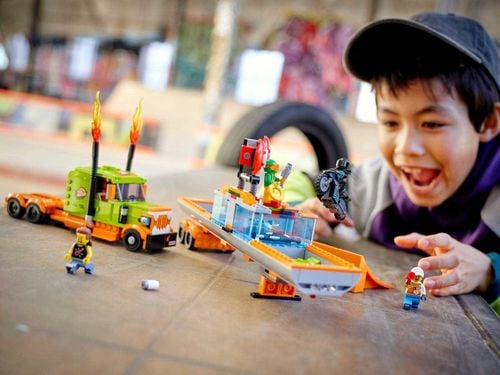 60294 - LEGO City - Ciężarówka kaskaderska na Arena.pl