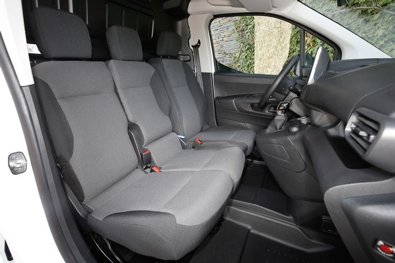 Opel Combo 3 osoby od 2018 pokrowce MIAROWE zdjęcie 8