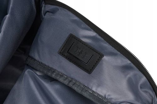 komfortowy, wzorzysty plecak szkolny zawieszony na regulowanych szelkach na Arena.pl