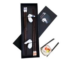 Zestaw 2 par pałeczek do sushi bambusowe z podstawkami króliki na prezent japoński