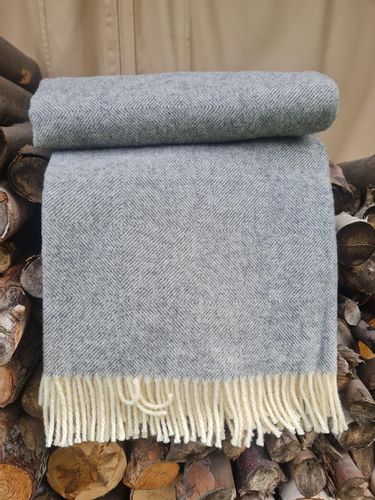 Koc wełniany z frędzlami 150x200 DIAGONAL wełna nowozelandzka popiel na Arena.pl