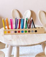Drewniany sorter na kredki 10 kolorów plus 2 miejsca na przybory Montessori