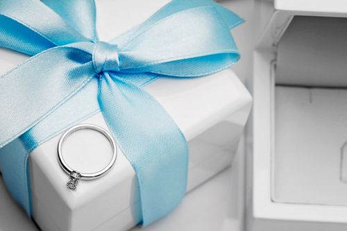 Złoty pierścionek PBD0717 - Diament na Arena.pl