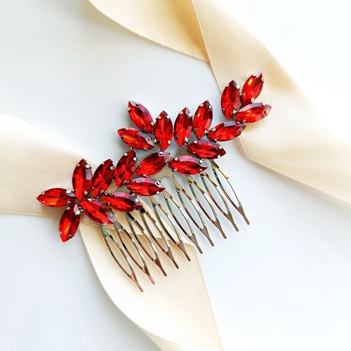 Srebrna czerwona ozdoba z cyrkoniami kryształkami grzebień wpinka do koka na Arena.pl
