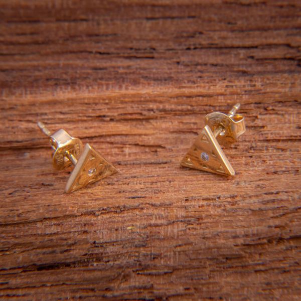 Złote Kolczyki Sztyfty Trójkąt Cyrkonia zdjęcie 3