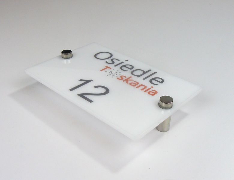 tabliczka szyld z plexi informacyjna adresowa z nadrukiem UV format A5 zdjęcie 3