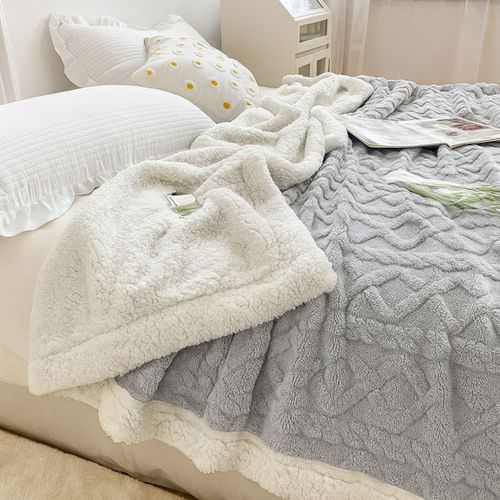 MIĘKKI GRUBY KOC NARZUTA NA ŁÓŻKO KOŁDRA CIEPŁA PUSZYSTA BARANEK 160X220 CM na Arena.pl