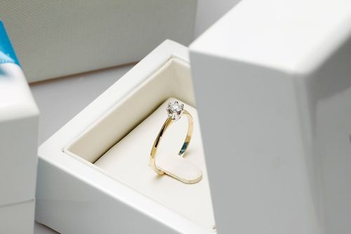 Złoty pierścionek PXD4837 - Diament na Arena.pl