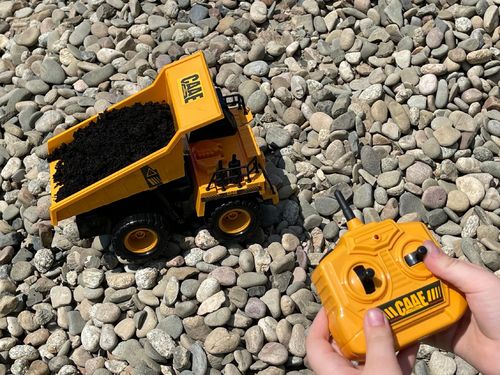 SAMOCHÓD CIĘŻAROWY WYWROTKA + PILOT na Arena.pl