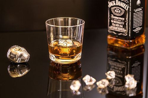 Metalowe czaszki do drinków na Arena.pl