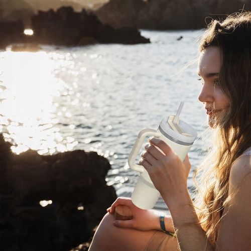 DUŻY KUBEK TERMICZNY ZE SŁOMKĄ DO SAMOCHODU PRZENOŚNY 1180ML BEŻOWY na Arena.pl