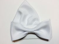 Biała mucha gładka jednolita z poszetką