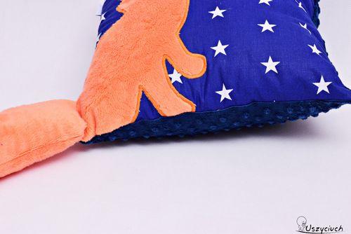 Poduszka z lisem i ogonem 3D lis w gwiazdach na Arena.pl