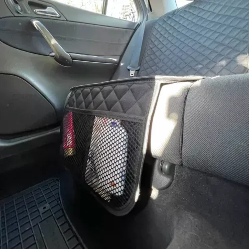 Mata pod fotelik samochodowy - pikowana wodoodporna czarna zdjęcie 9